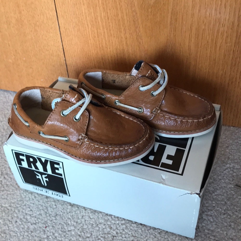 Frye tan leather boat shoe size 9